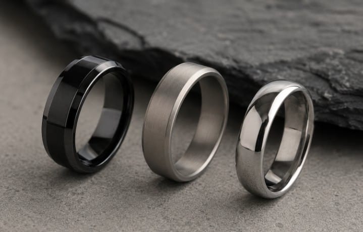 Tungsten, titanium eller stål – hvilken ring skal du vælge?